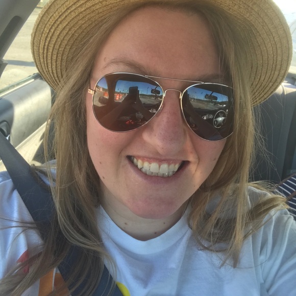 Meet the Posher Other - Meet your Posher, Caroline